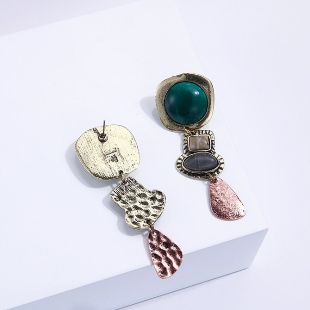 Earrings - Picture 5 of 9